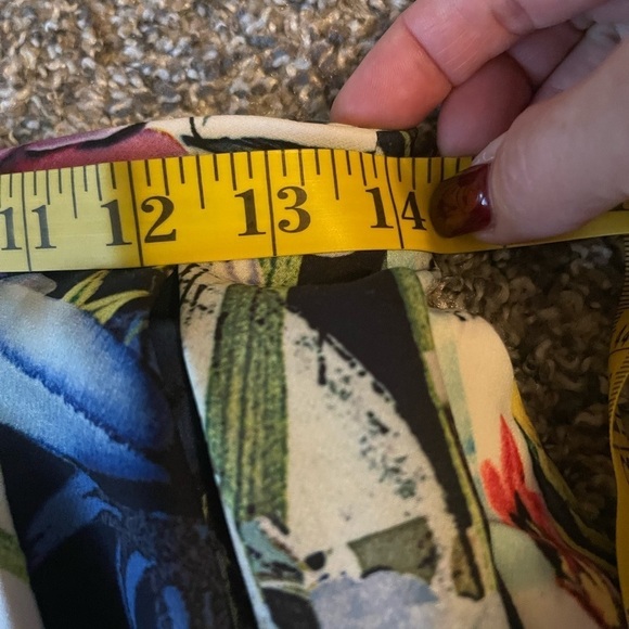 5/$25 ALYA pleated mini skirt in floral design size small - Picture 4 of 8